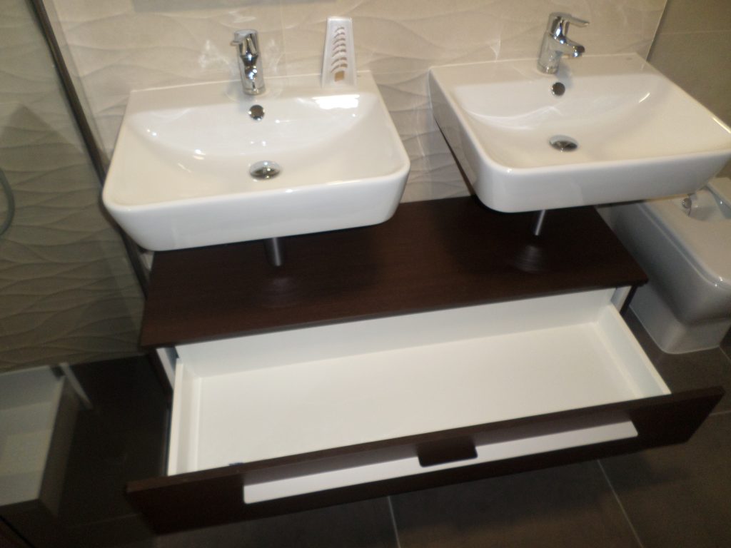 Carpintería Santiago PerezBaños Formica marrón oscuro mate